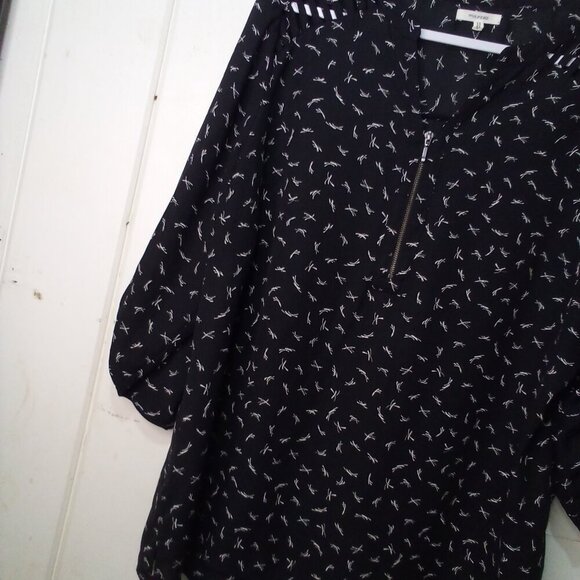 Maurices Blouse 1 1X Half Sleeve Shoulder Cut-Out Zipper Pattern Black White - Picture 5 of 16